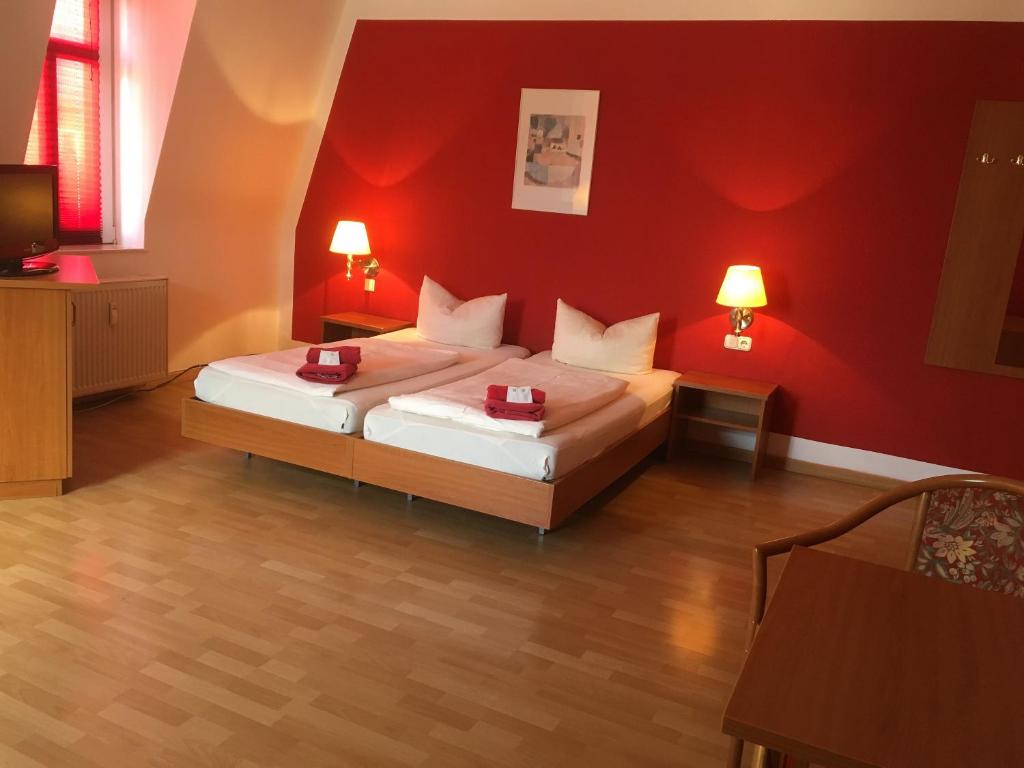 a hotel room with a bed and two lamps at Hotel & Pension NOlift in Dresden