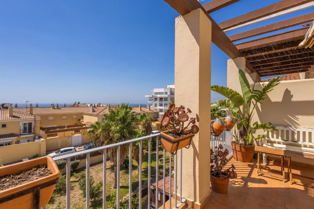 Espacio, terrazas y piscina cerca del centro