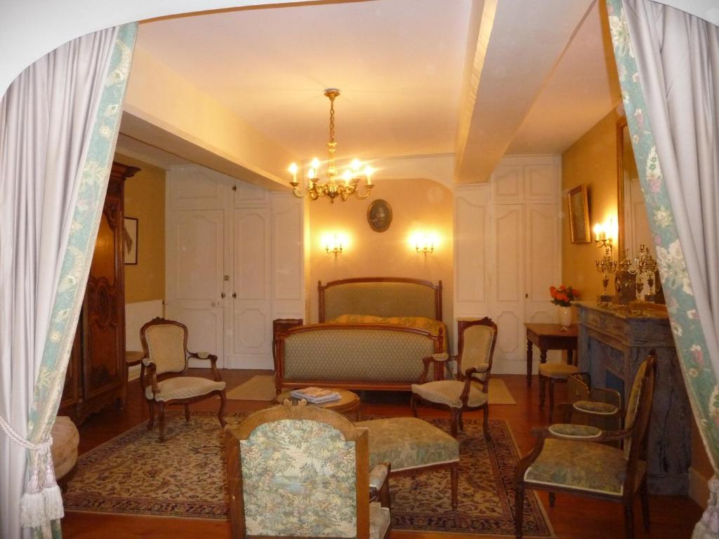 Posezení v ubytování Manoir de Sens