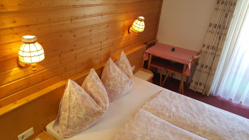 Postel nebo postele na pokoji v ubytování Stanahof
