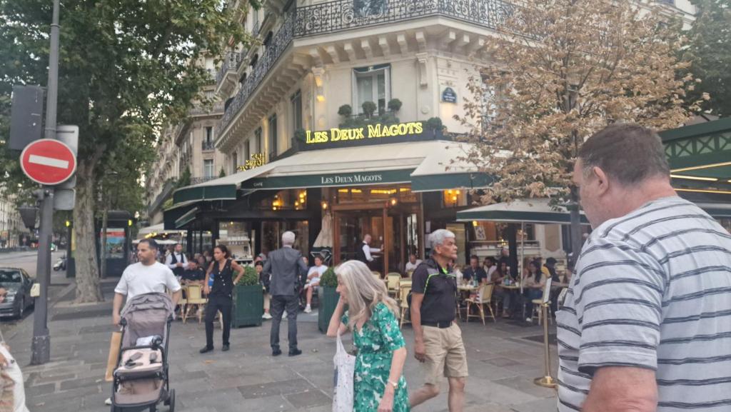Gare Montparnasse 2 mins, 2 bed room ,Center of Saint Germain , wonderful place