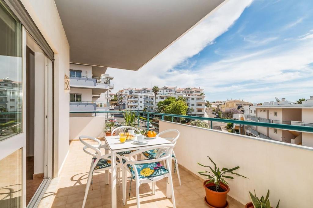 Casa da Galé | Meia Praia, Balcony & AC