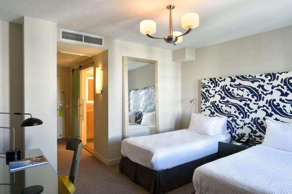 Hotel Breakwater South Beach - 