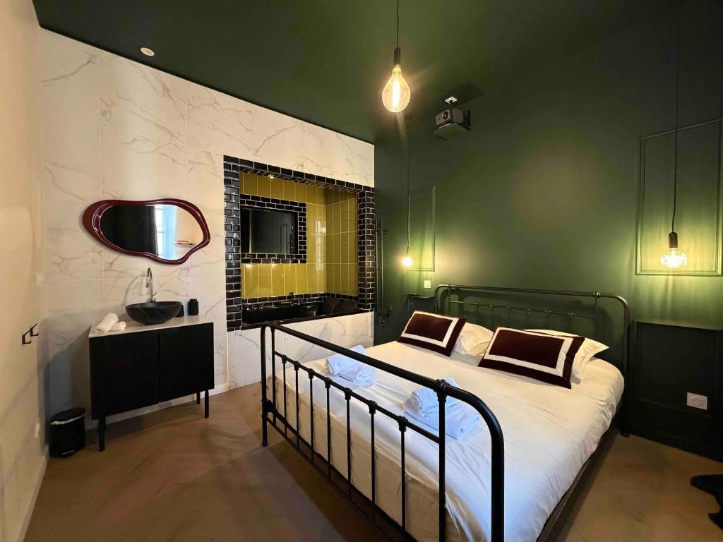 LE BOUDOIR - Erotic room- Jacuzzi - Tantra -Rétroprojecteur - Hypercentre