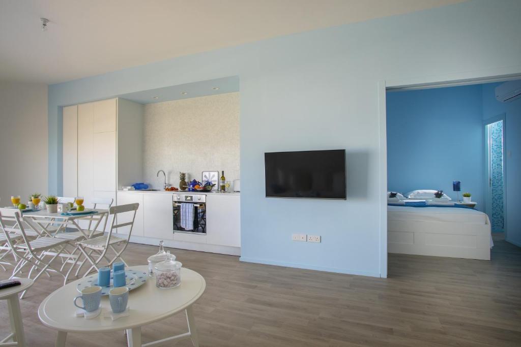 Kuchyň nebo kuchyňský kout v ubytování Azure Beachfront Suite