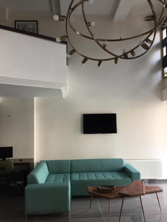 TV a/nebo společenská místnost v ubytování Helen Hotel