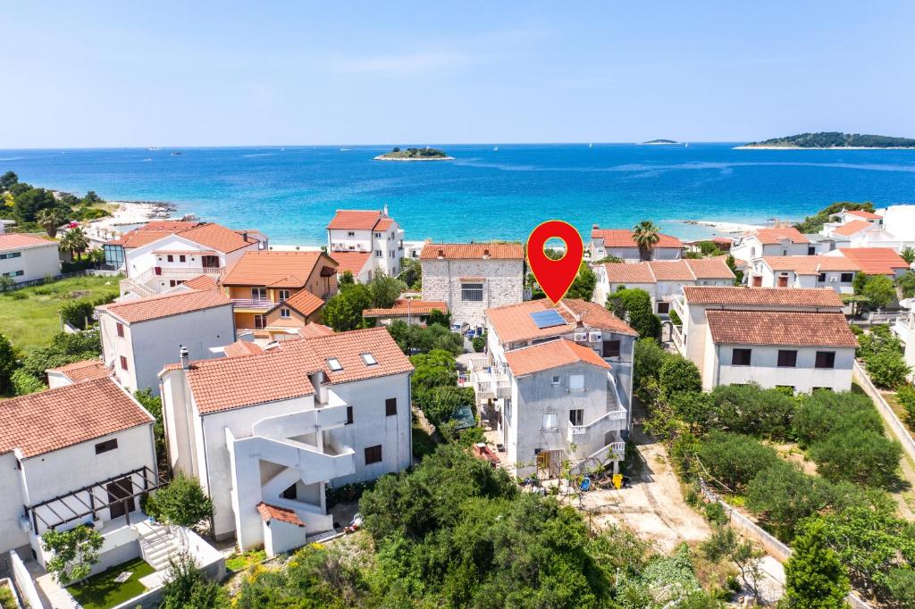 Apartments by the sea Rogoznica - 4313