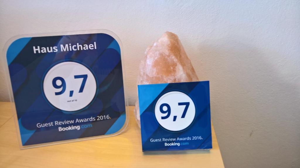 Certifikát, hodnocení, plakát nebo jiný dokument vystavený v ubytování Haus Michael
