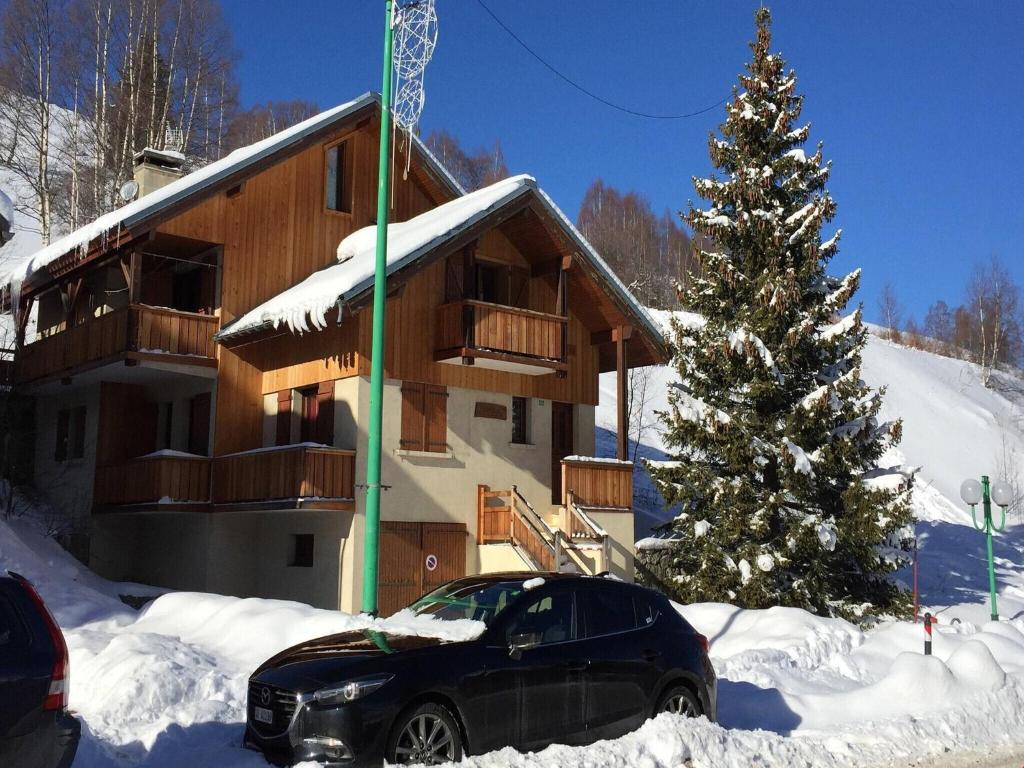 Chalet in Les Deux Alpes with Panoramic Views