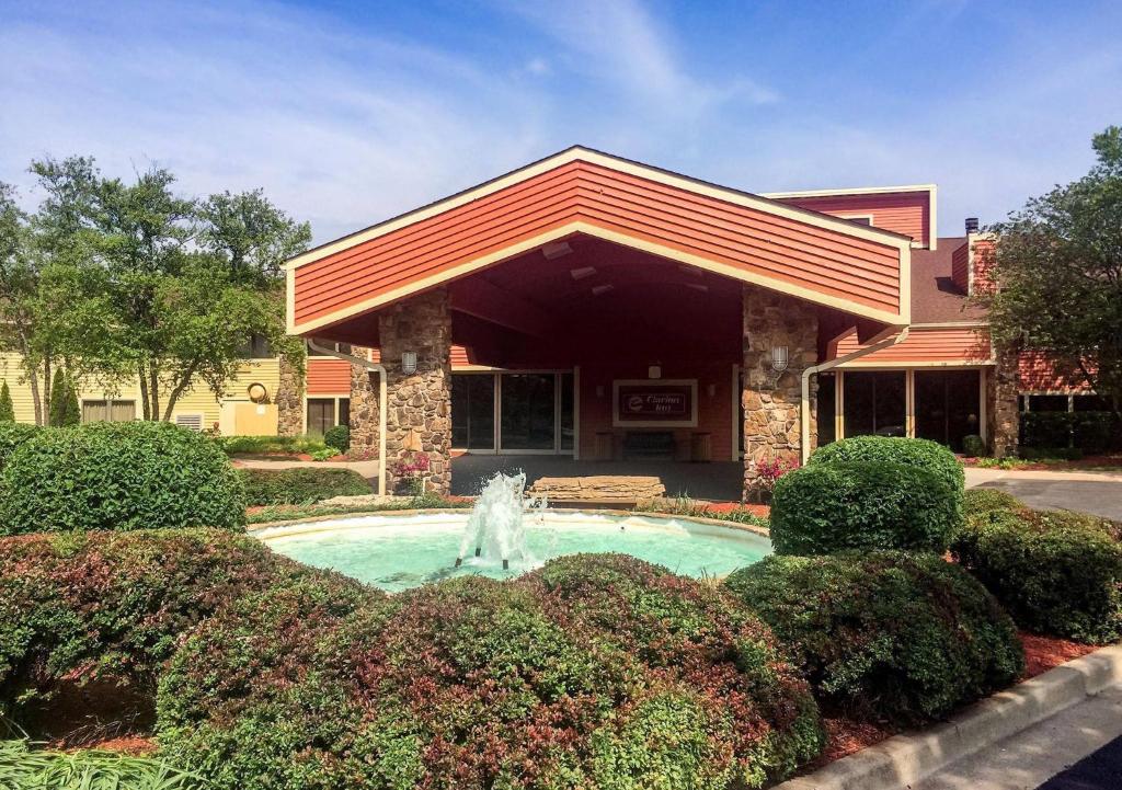 Howard Johnson by Wyndham Merrillville - Housity