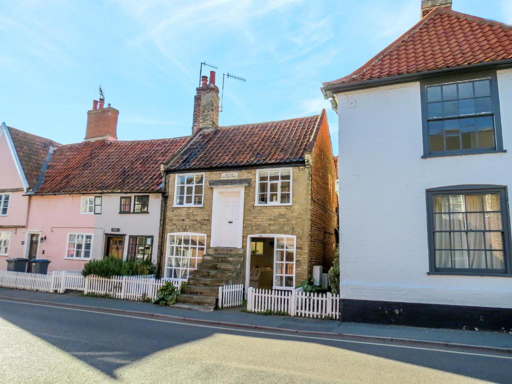 a row of houses on a street at The Old Custom House in Aldeburgh