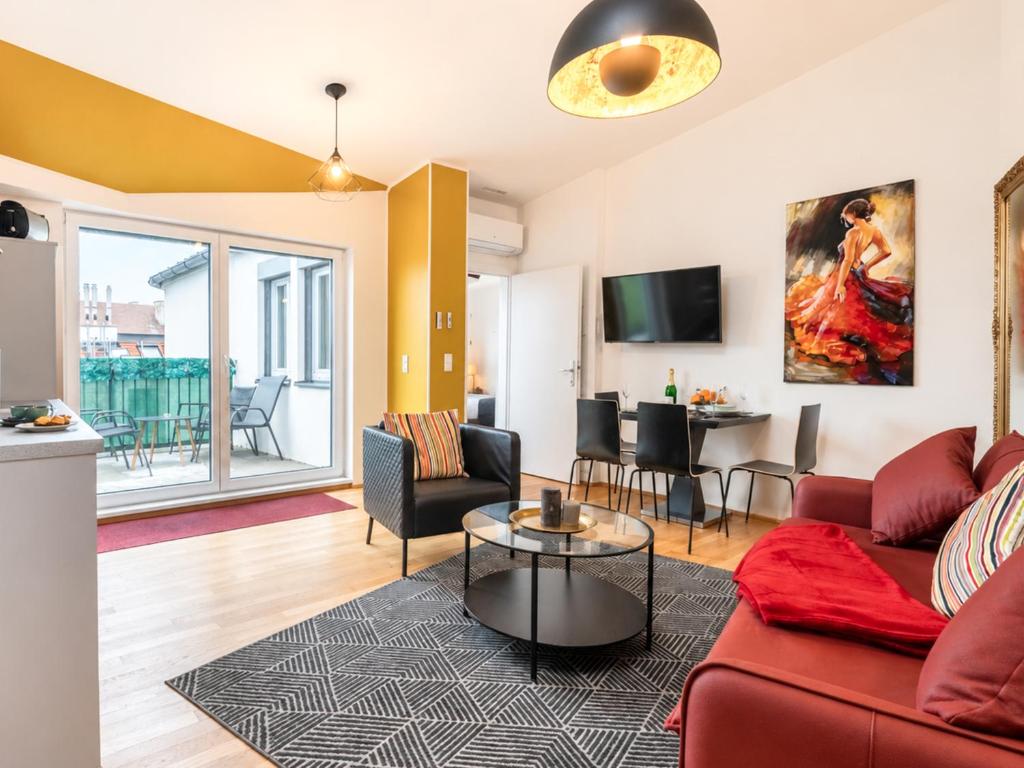 Terrace Apartment for 4 near Naschmarkt & U4 Metro