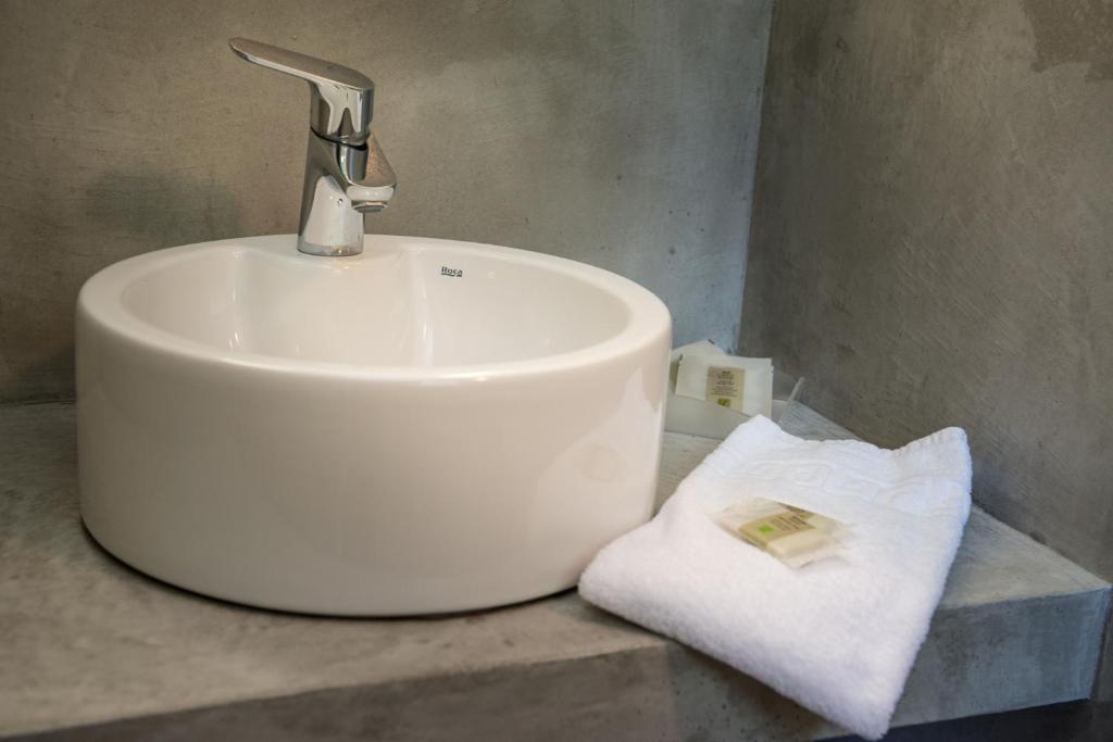 Koupelna v ubytování Logis Hotel Ur-Hegian