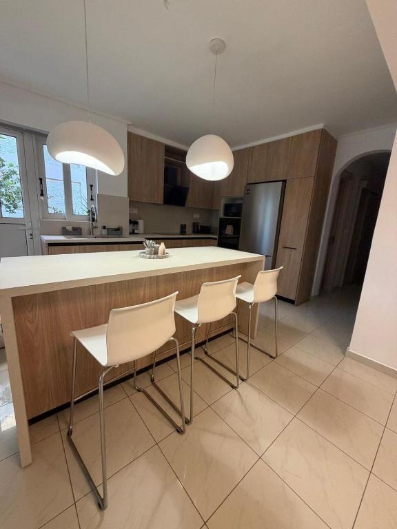 CASAvocado Newly Renovated 2BR Walk to Beach