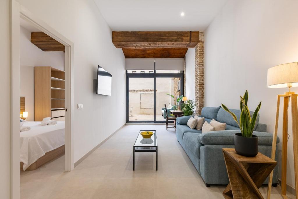 Granada 21 Double Suite with Terrace by Invalencia