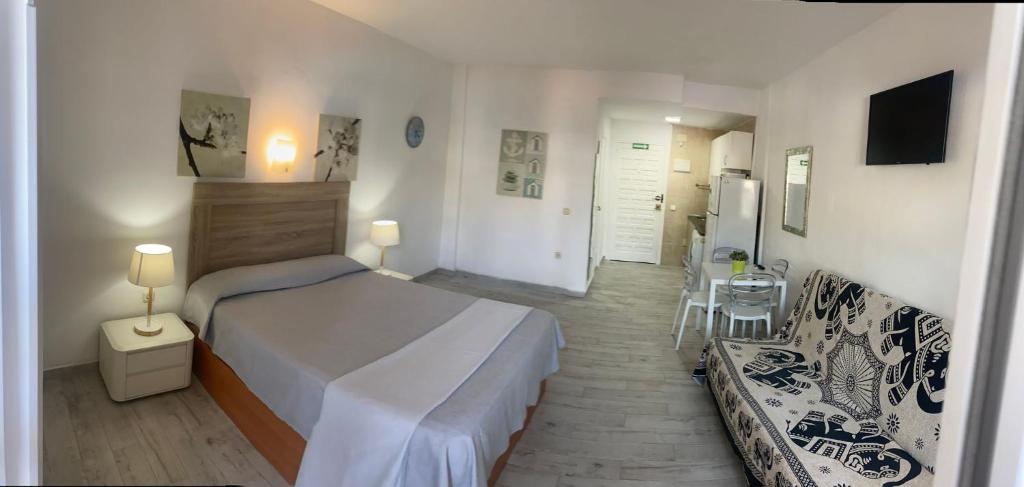 Sunny Apartment at Benal Beach Resort 4 Pools, Water Slides Steps from Beach