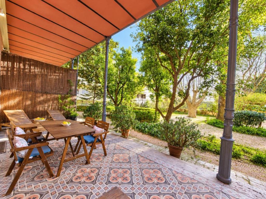 Lisbon Hideaway with private sunny Garden