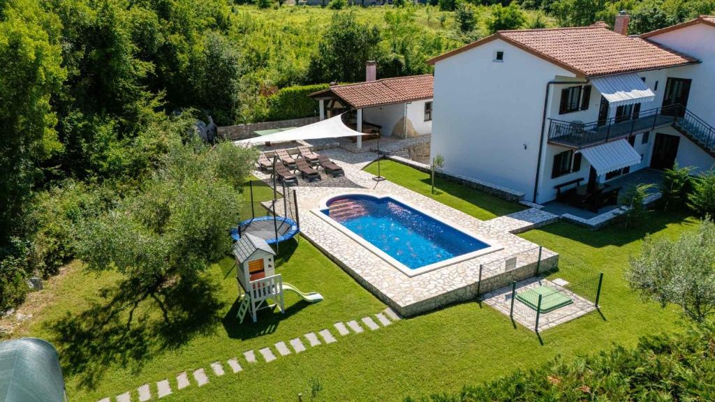 House and Apartments in Labin 8758
