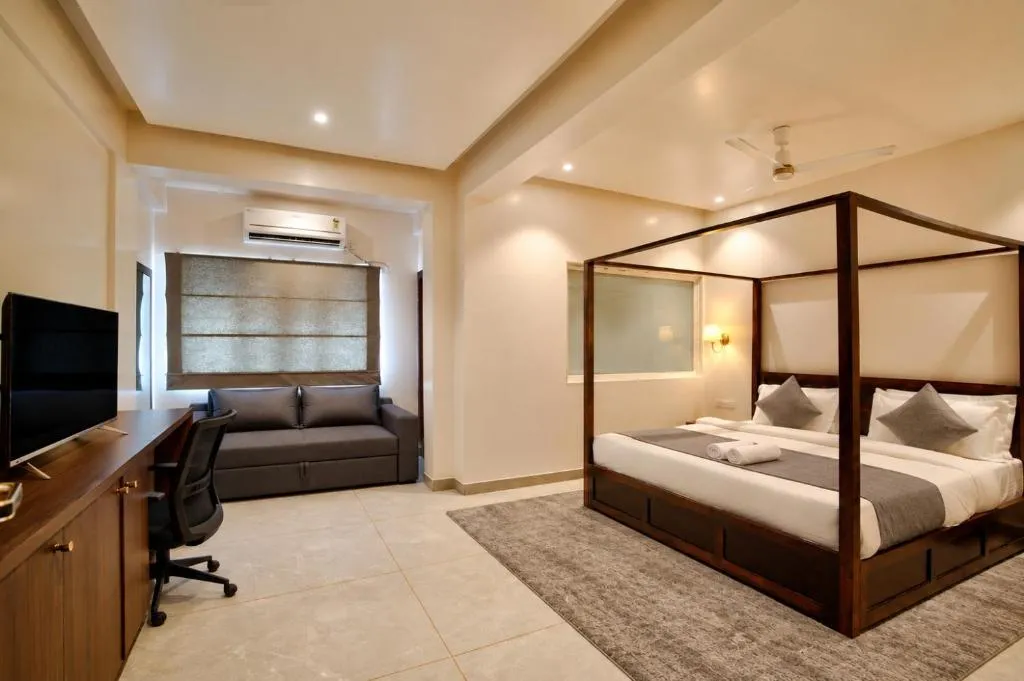 King Studio with Sofa Bed