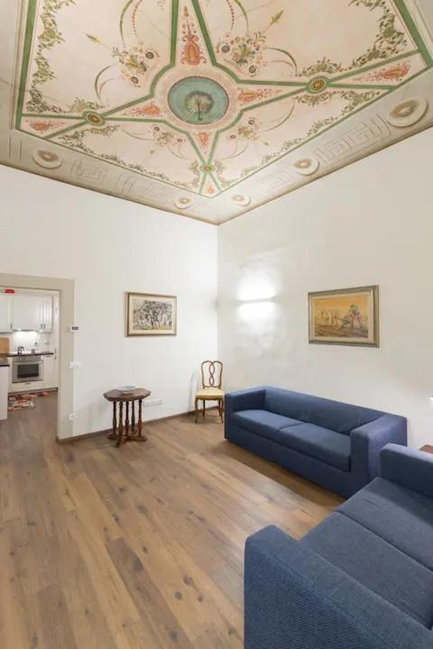 Modern frescoed apartment