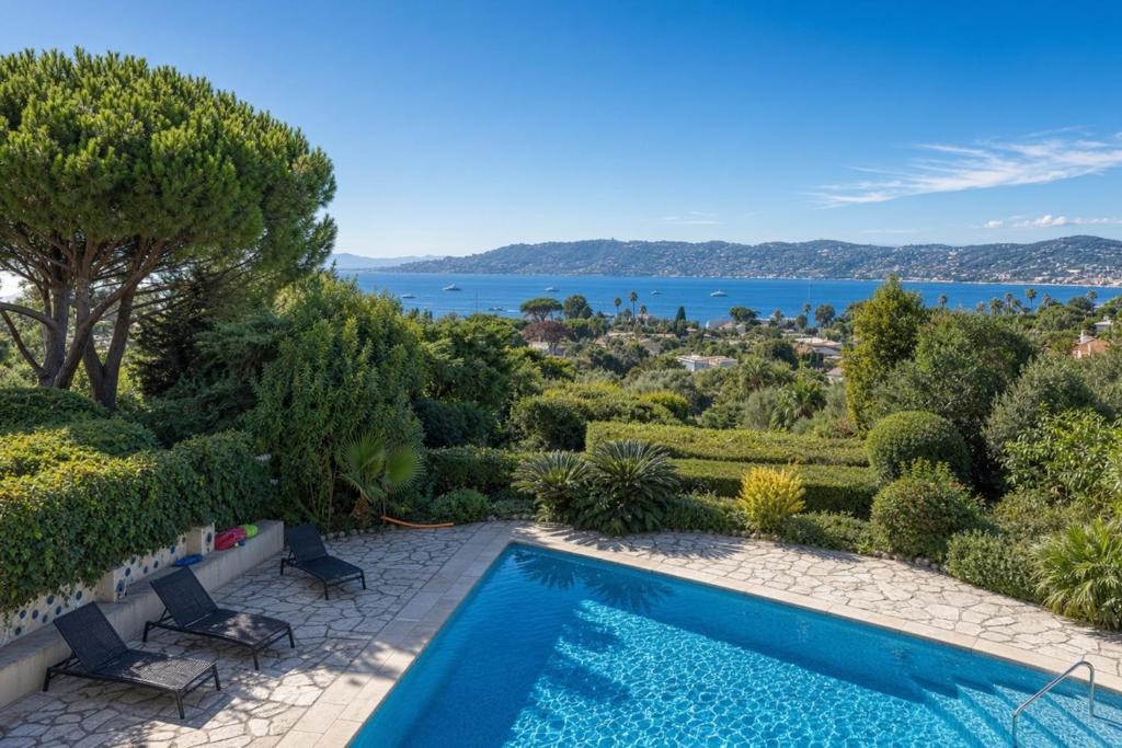 FRGK Appartement luxe vue mer Cap dAntibes