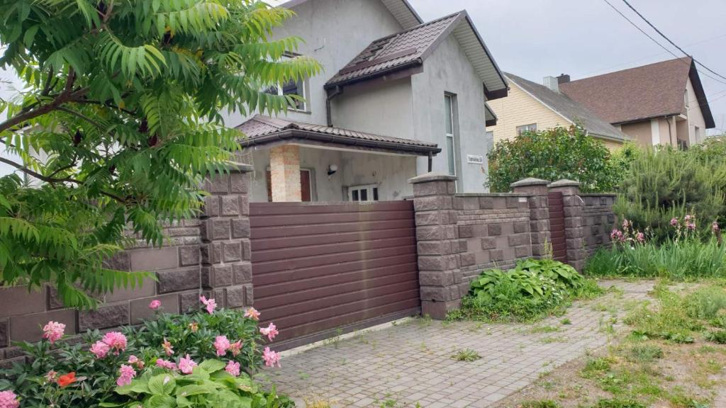 ГарікХауз - будинок з садом і надійною охороною фото 6