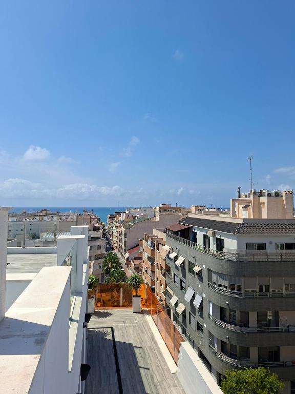 Penthouse-Pool-Jacuzzi-Gym-Sauna- Beach PMT41
