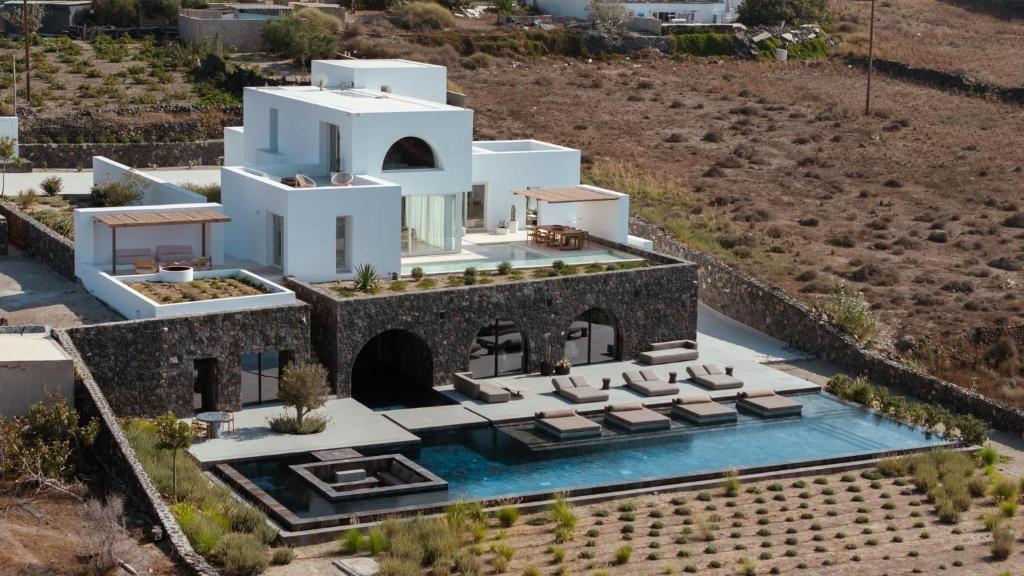 Greek Charisma Estate
