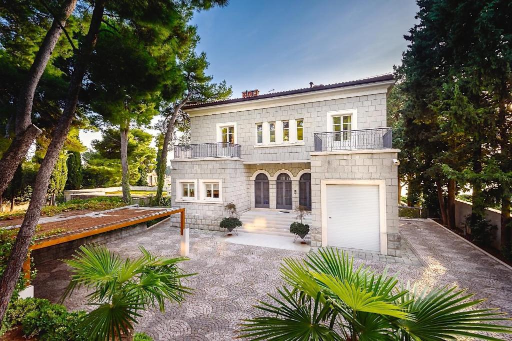 Vonkajšia záhrada v ubytovaní Villa Diocletian