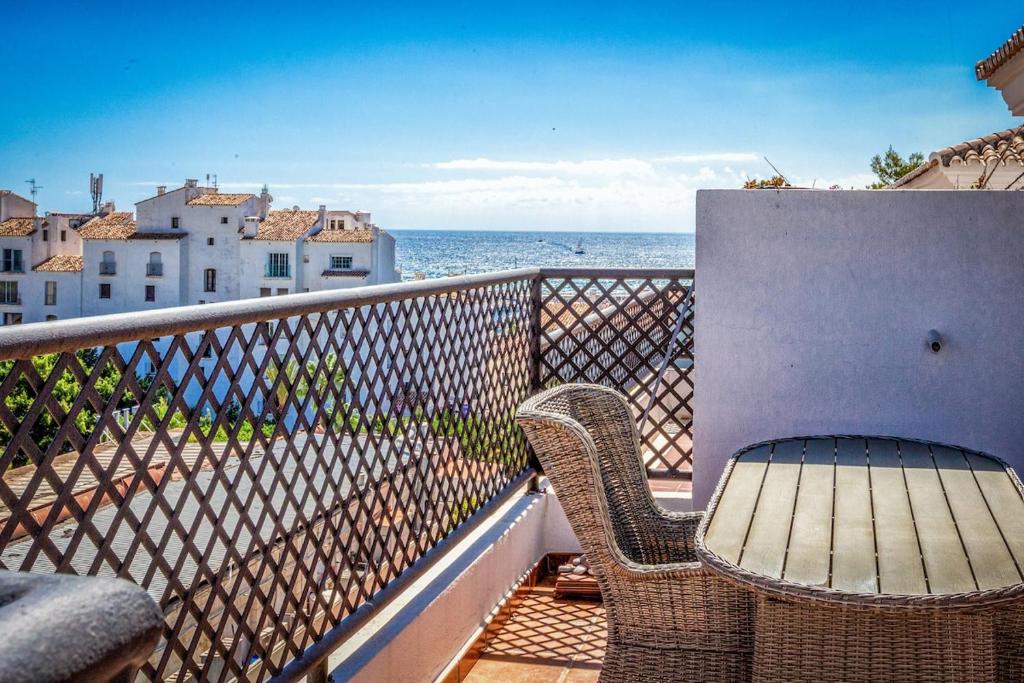 3 Bedroom duplex with pool in Puerto Banus