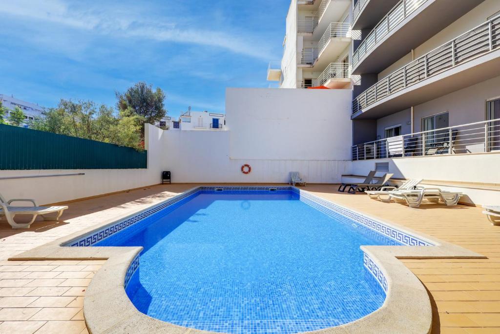 Albufeira 2BR | Pool, AC & Parking