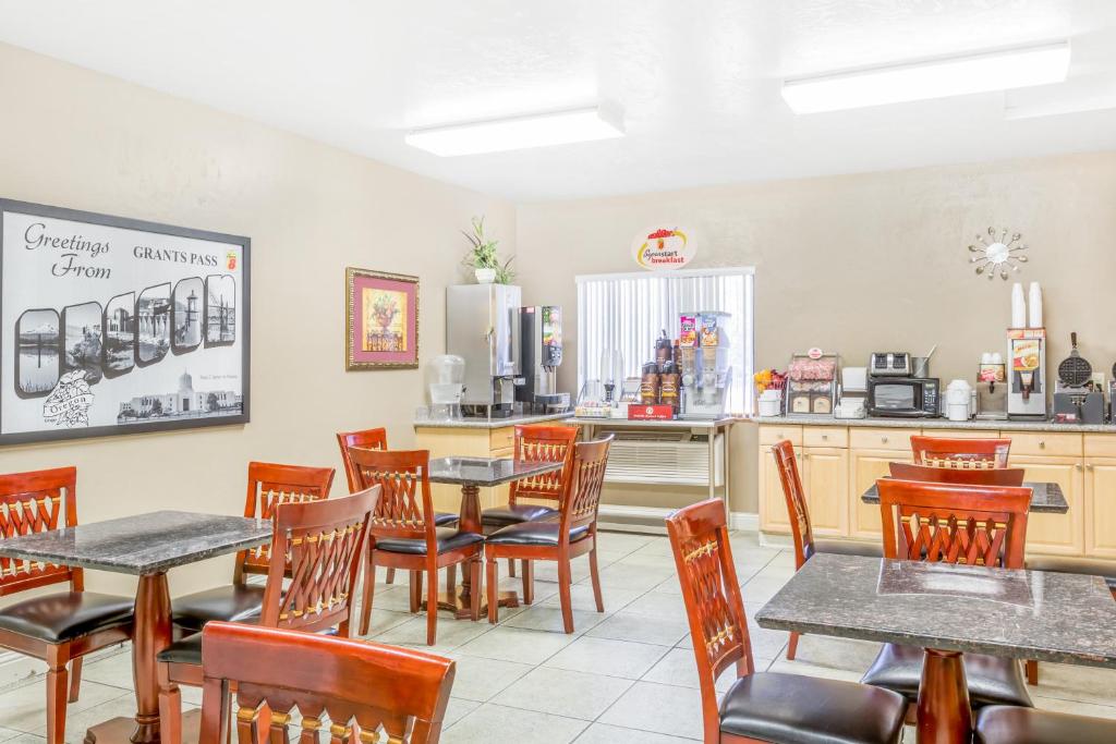 Restaurace v ubytování Super 8 by Wyndham Grants Pass