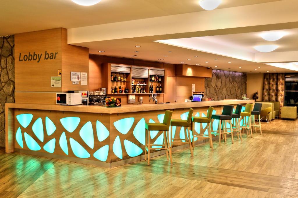 Lounge nebo bar v ubytování Hotel SOREA TRIGAN