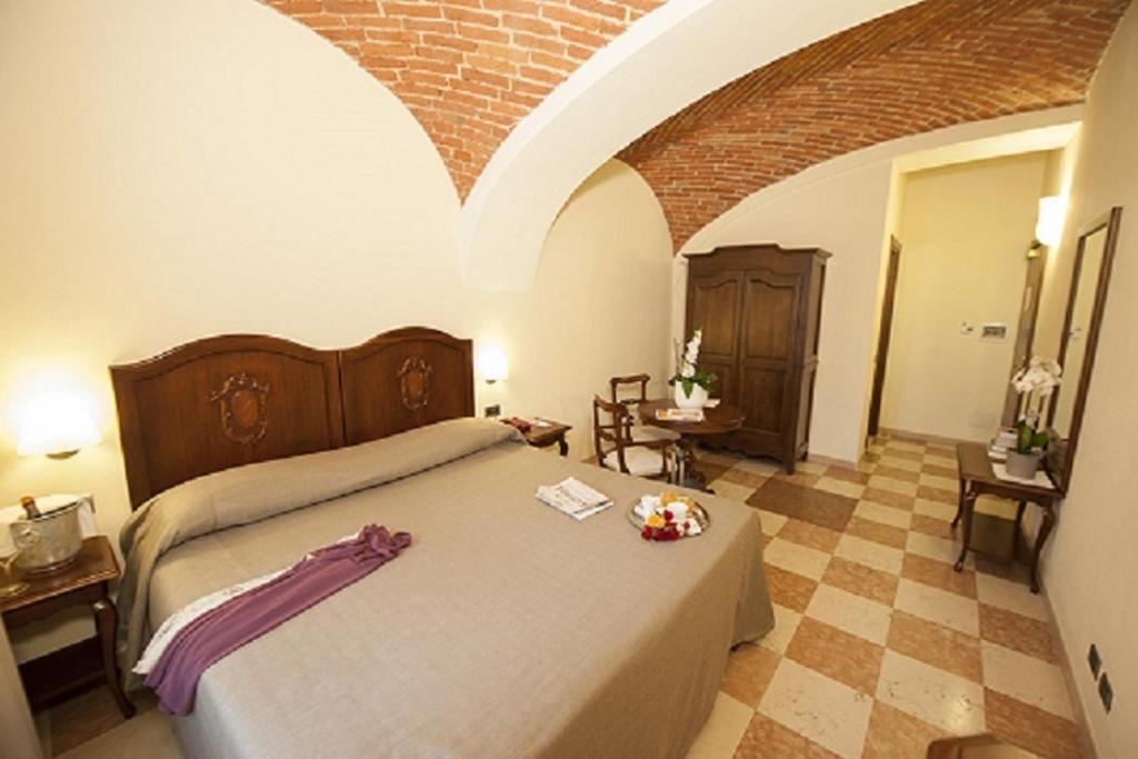 Posteľ alebo postele v izbe v ubytovaní Albergo La Corte Albertina