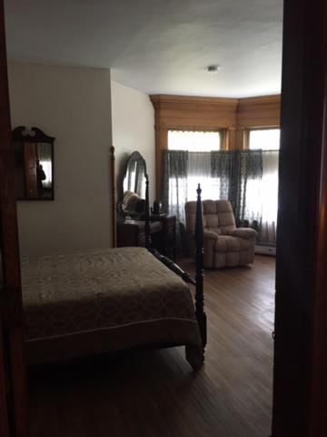 Letto o letti in una camera di Victorian Charm Inn