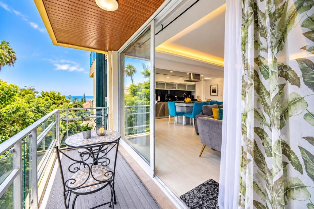 Funchal Center with Sea Views & Free Parking by YOUR KEY MADEIRA