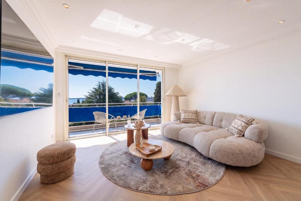 2-Br Sea-View Apartment East Cannes