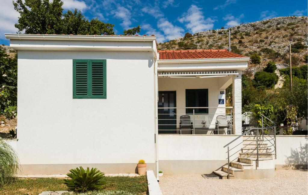 Nice Home In Podstrana