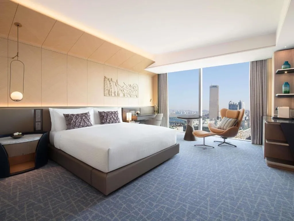 Deluxe Large King Room