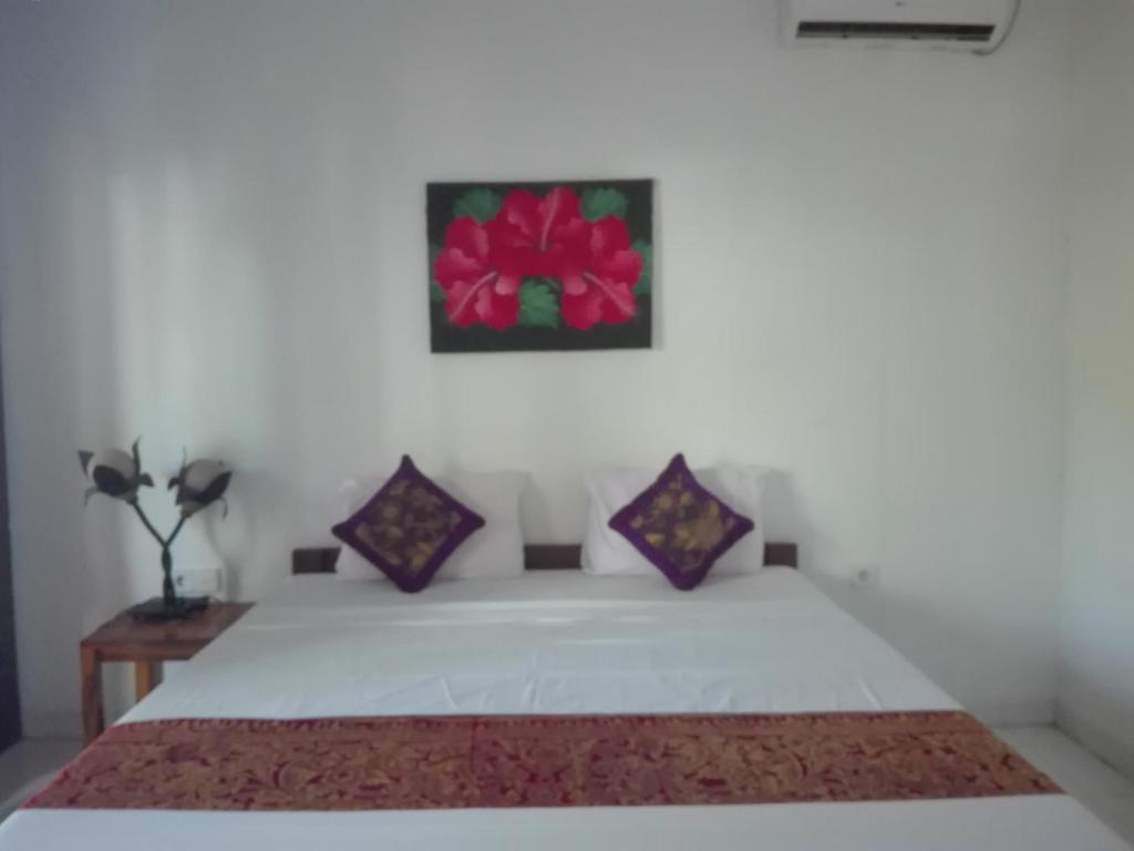 A bed or beds in a room at Swara Homestay 2