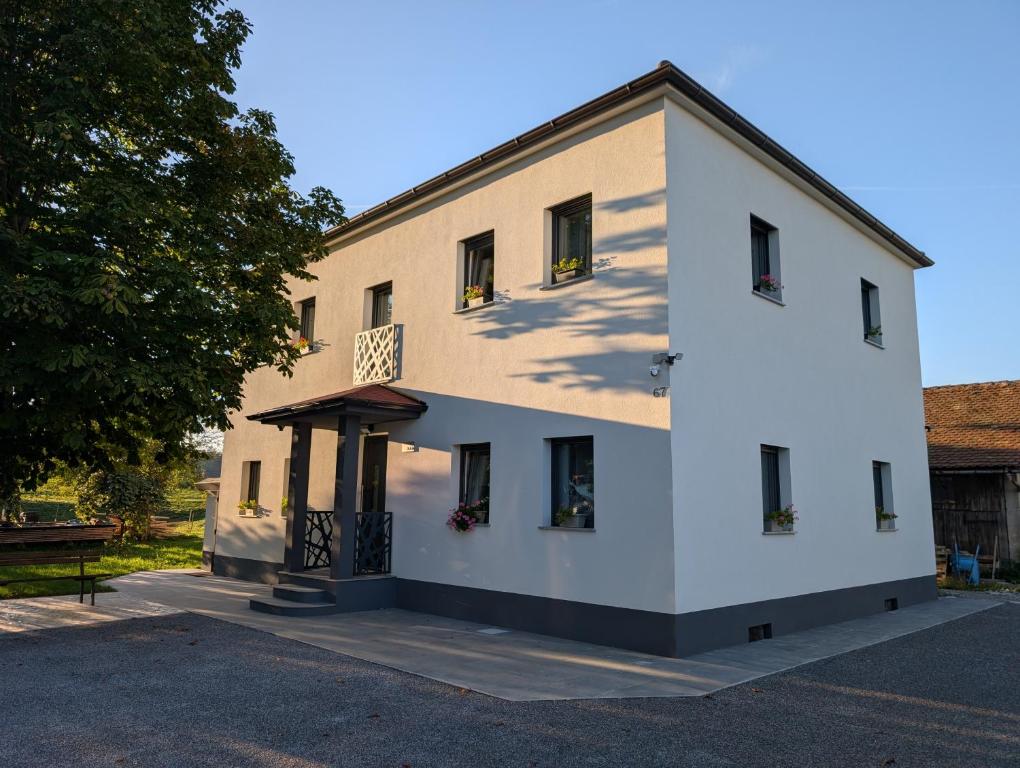Apartma Pod Kostanjem, Prestranek (updated prices 2027)