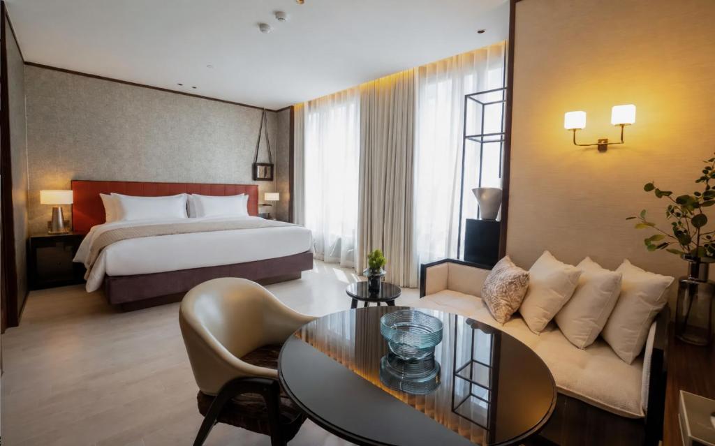 Guest room at SILQ Bangkok