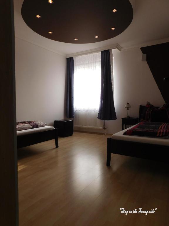 Postel nebo postele na pokoji v ubytování Sunrise Apartmanház