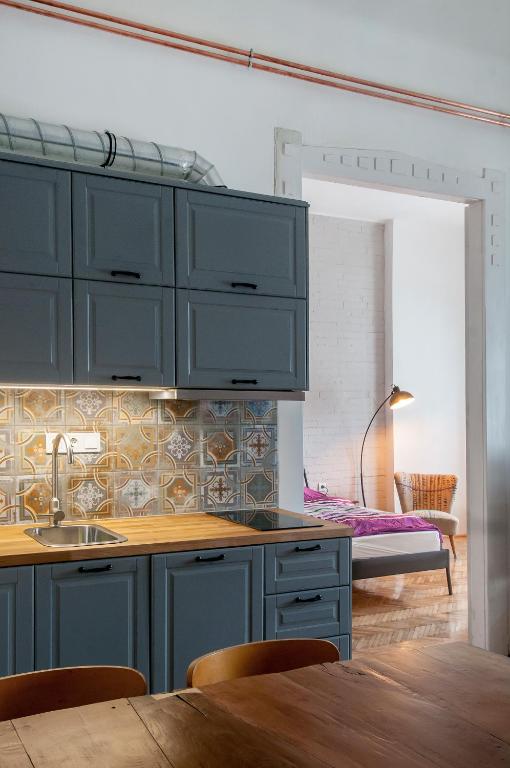 Kuchyňa alebo kuchynka v ubytovaní Stylish downtown apartment