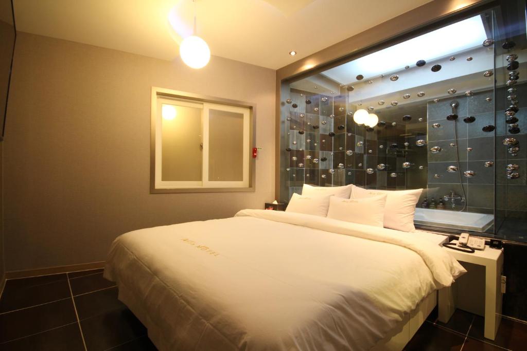 Postel nebo postele na pokoji v ubytování Boutique Hotel Aria Nampo