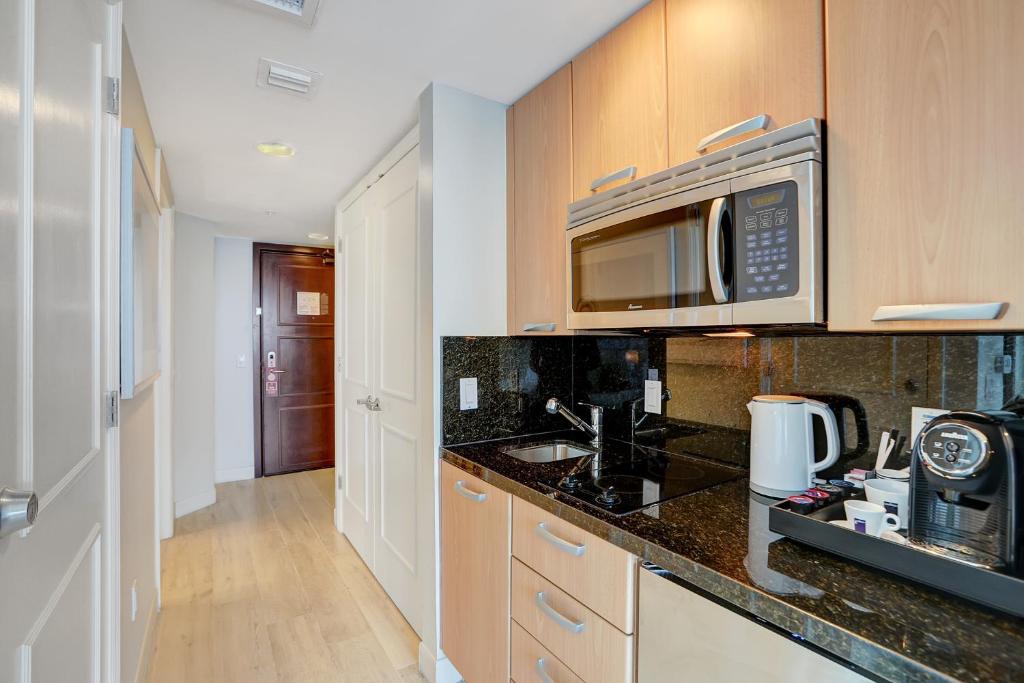Hilton Fort Lauderdale Beach Resort - 