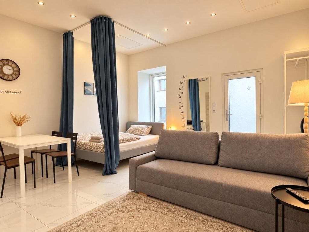 Brand New 2-room flat for 6 near U6 Jägerstraße