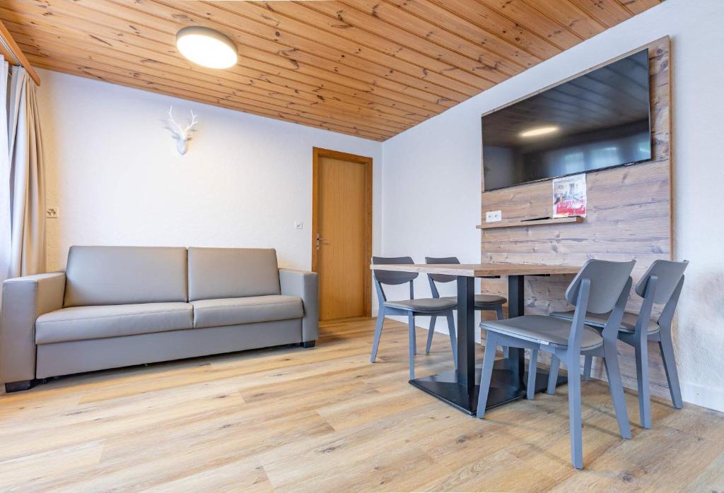 First Apartment - Aare Jungfrau AG