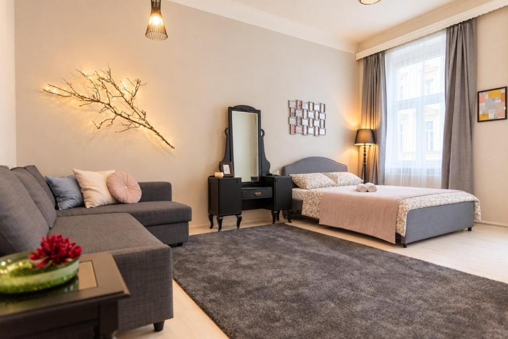 Marvelous 2BR flat with AC near Hauptbahnhof