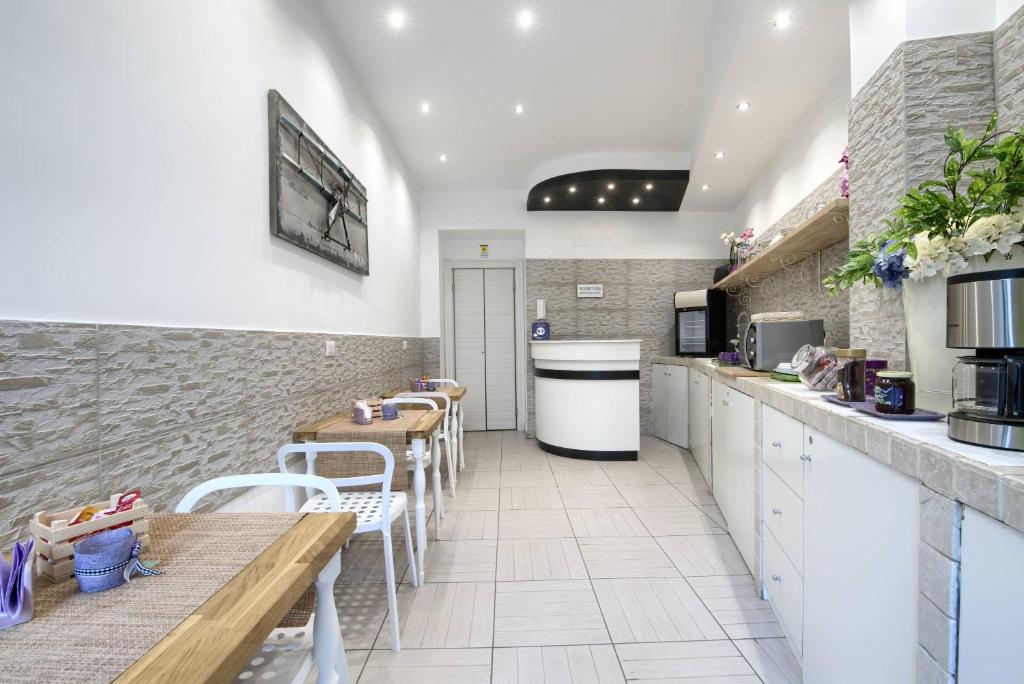 A kitchen or kitchenette at Vatican's Roof